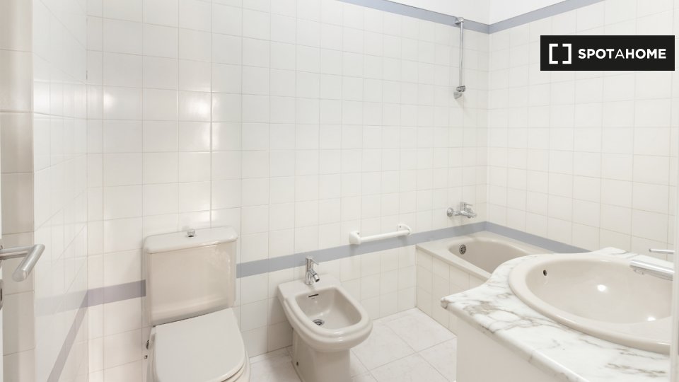 Apartment Lisbon, 1 bed — photo 10