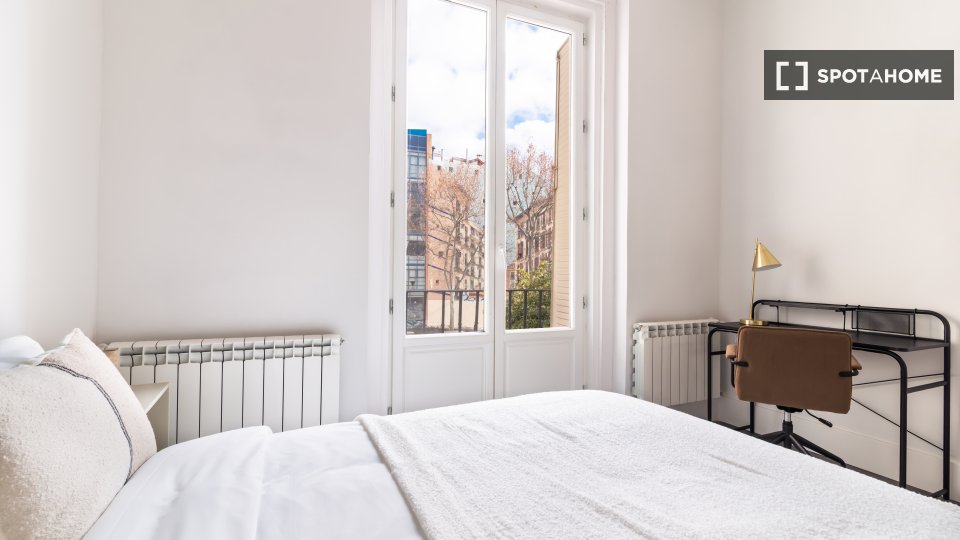Double room Madrid, 7 beds, 230m² — photo 2