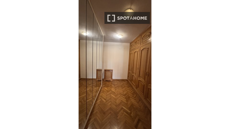 Double room Valencia, 5 beds, 240m² — photo 7