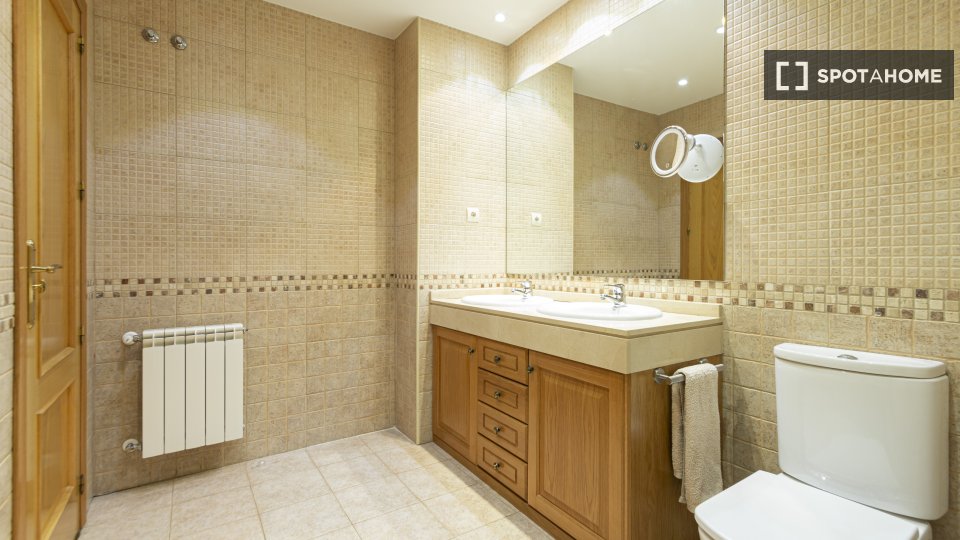 Double room Madrid, 5 beds — photo 14