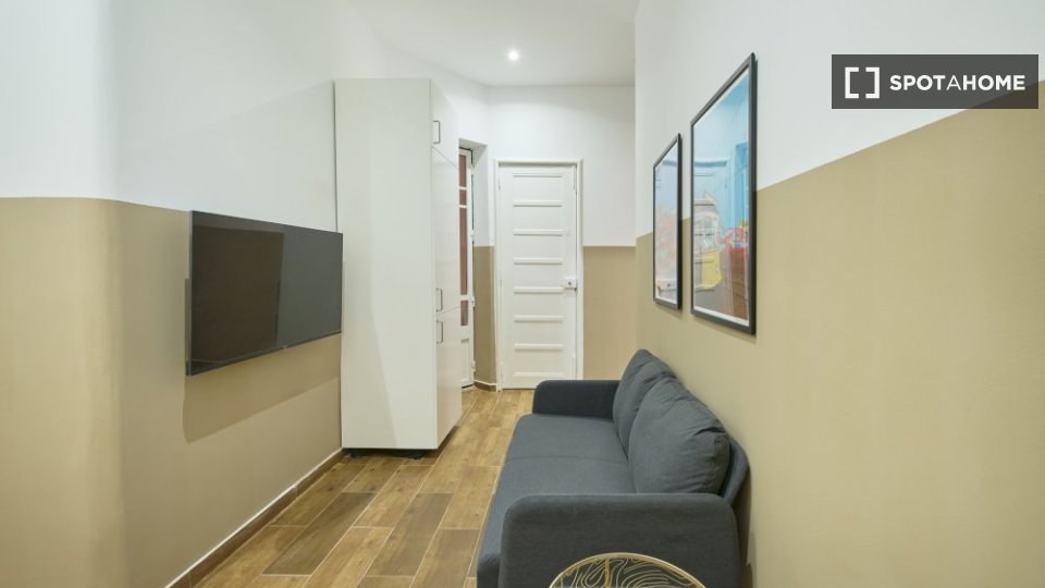 Double room Lisbon, 3 beds — photo 19