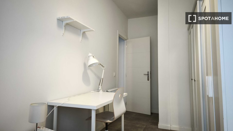 Double room Madrid, 4 beds, 77m² — photo 58