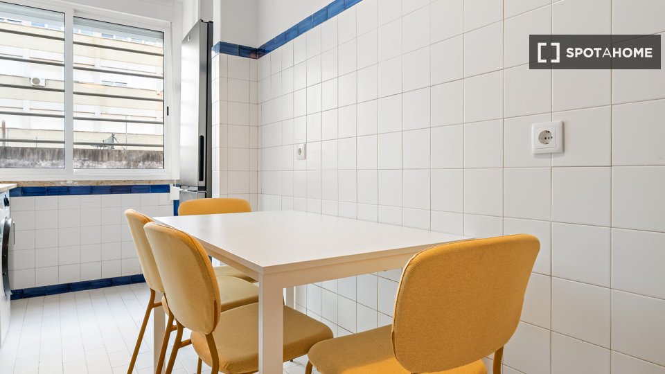 Double room Lisbon, 5 beds — photo 11