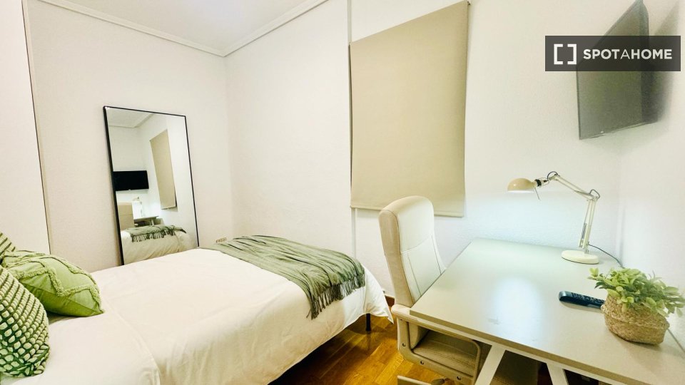 Double room Madrid, 6 beds — photo 18