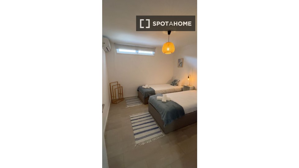 Double room Porto, 3 beds, 85m² — photo 9