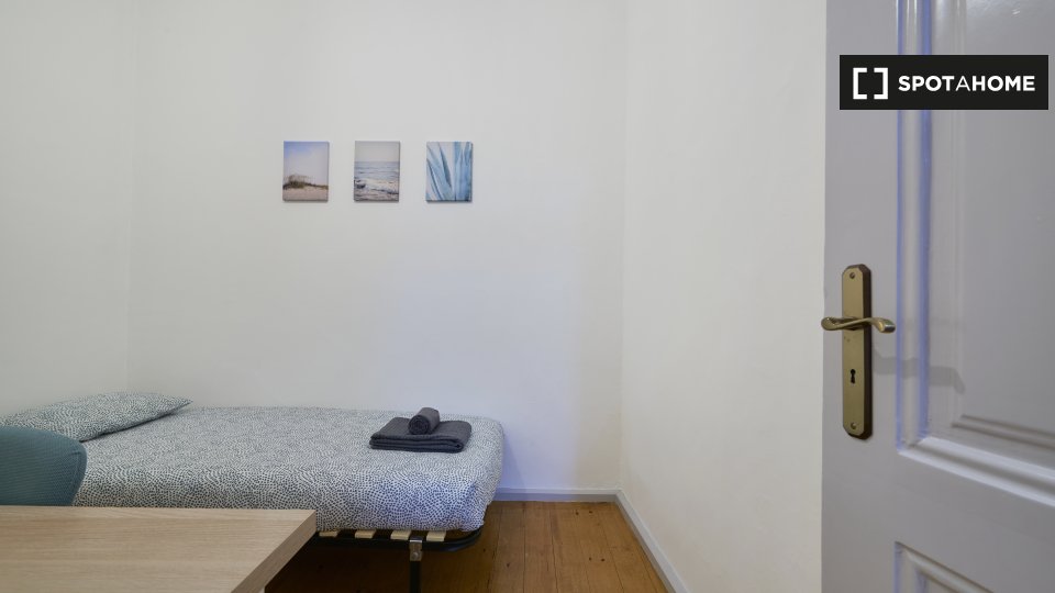 Double room Lisbon, 4 beds — photo 16