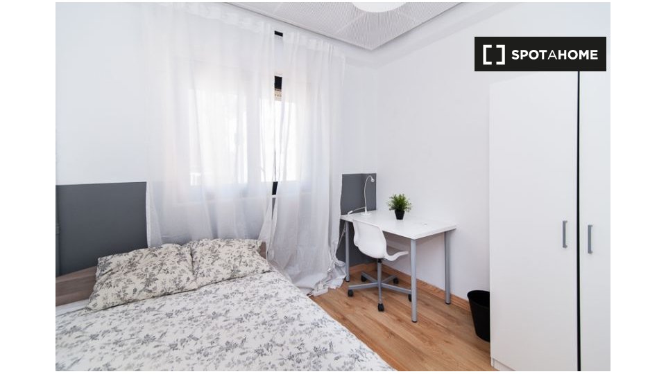 Double room Madrid, 7 beds, 160m² — photo 1