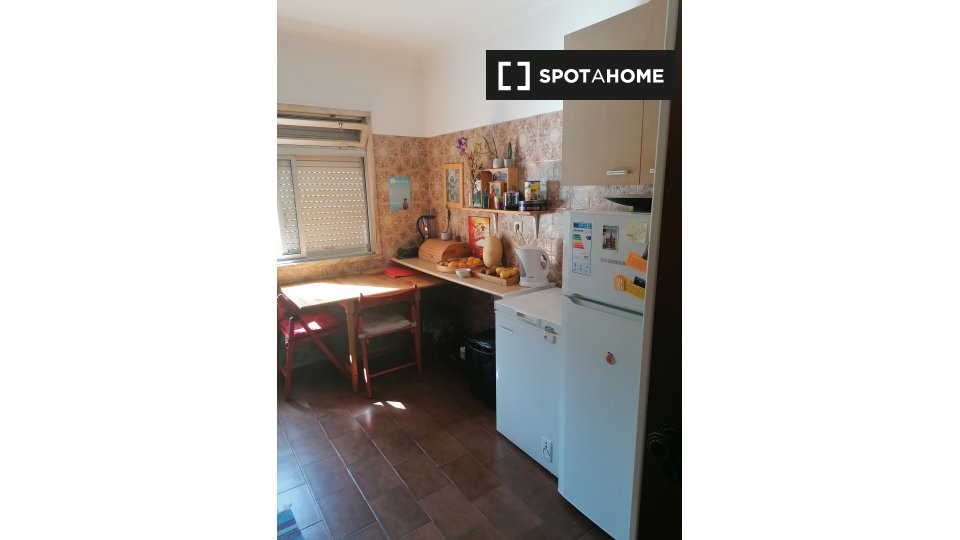Double room Lisbon, 3 beds, 120m² — photo 19