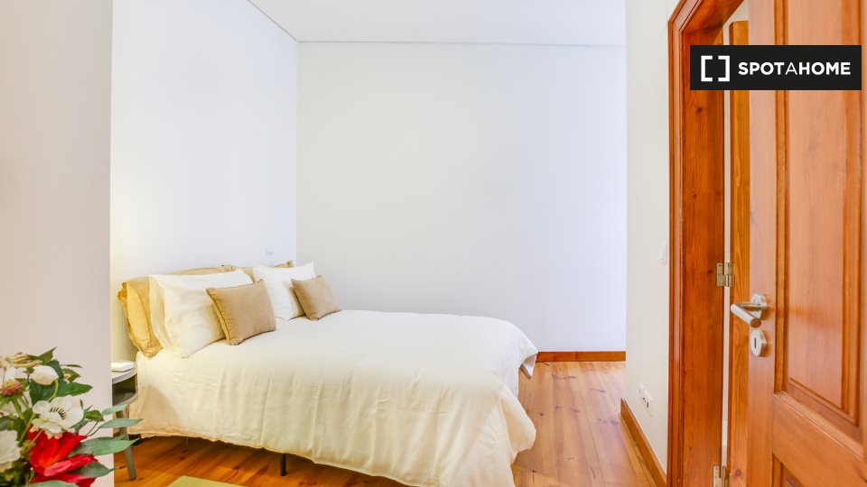 Apartment Lisbon, 2 beds, 80m² — photo 9