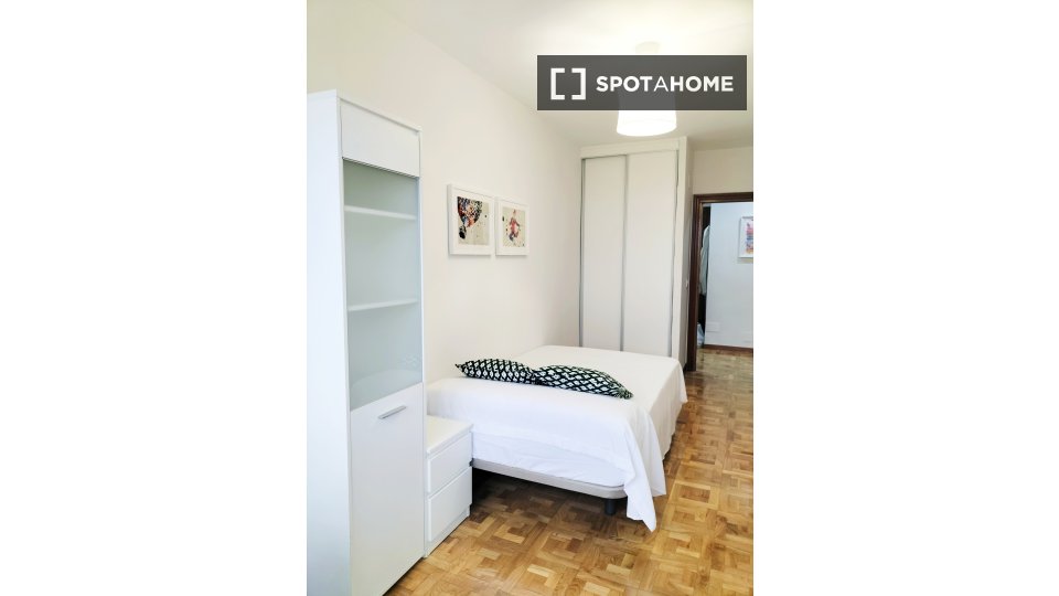 Double room Madrid, 3 beds, 95m² — photo 7