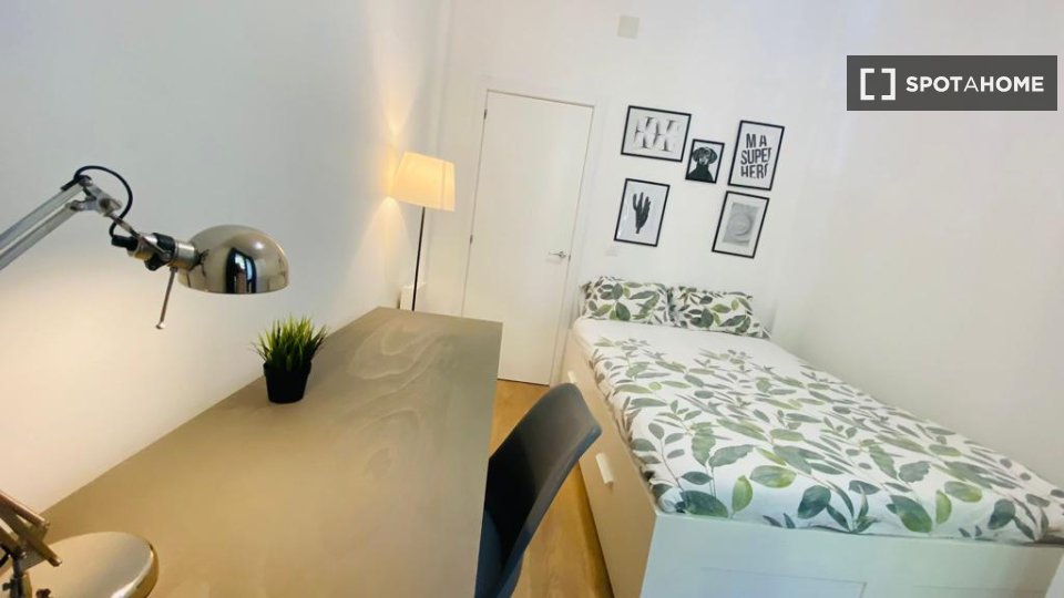 Double room Madrid, 6 beds — photo 15