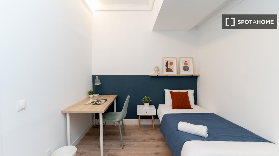 Double room Madrid, 5 beds — photo 10