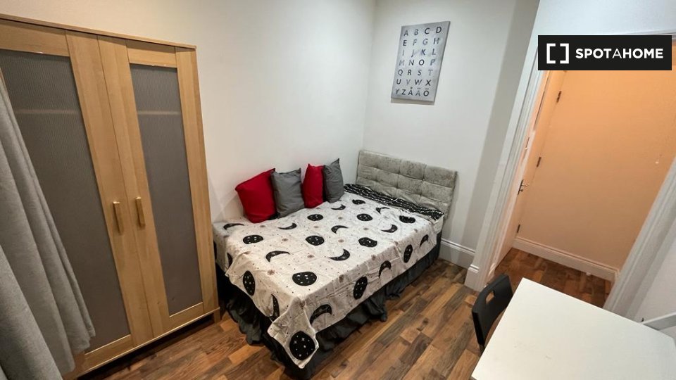 Double room London, 4 beds — photo 17