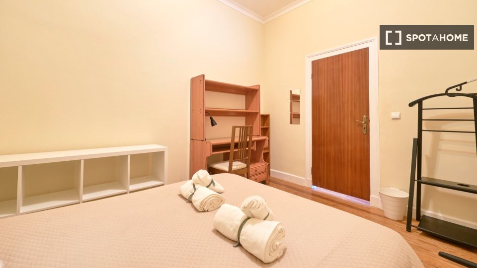 Double room Lisbon, 6 beds — photo 13