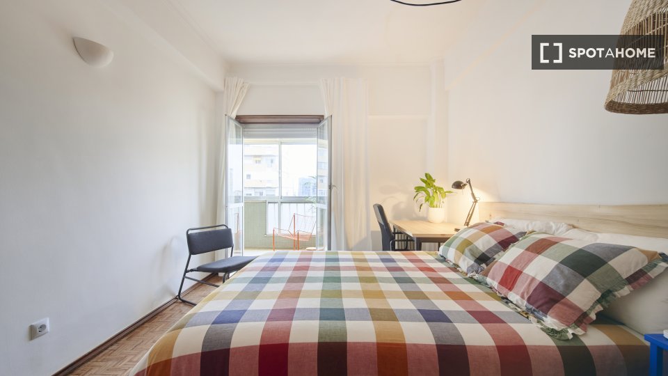 Double room Lisbon, 4 beds — photo 12
