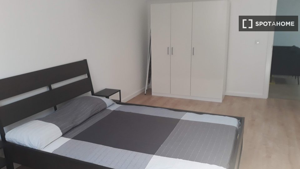 Double room Lisbon, 3 beds, 100m² — photo 2