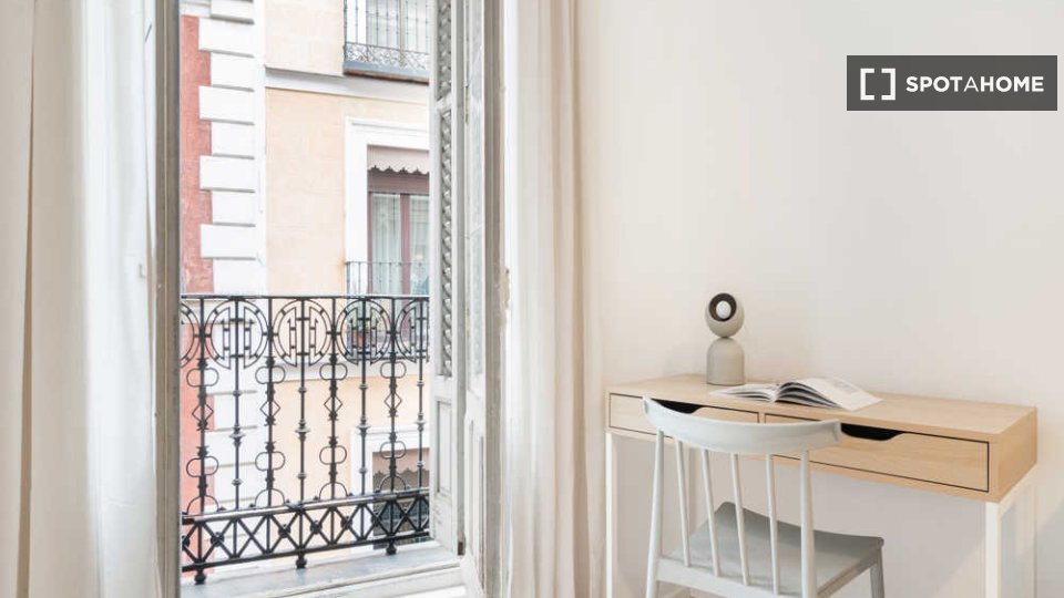 Double room Madrid, 7 beds — photo 23