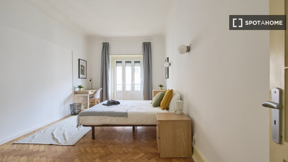 Double room Lisbon, 5 beds — photo 10