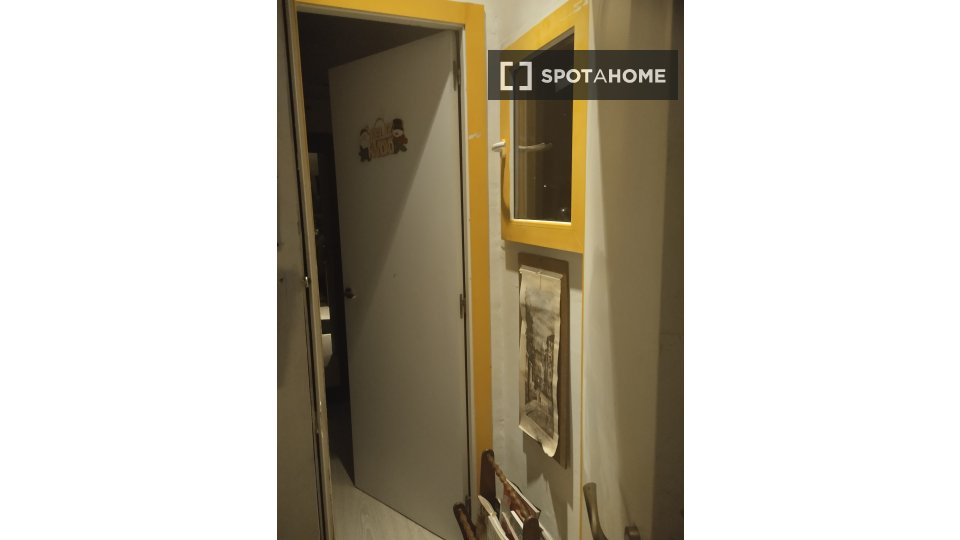 Double room Barcelona, 3 beds, 80m² — photo 9