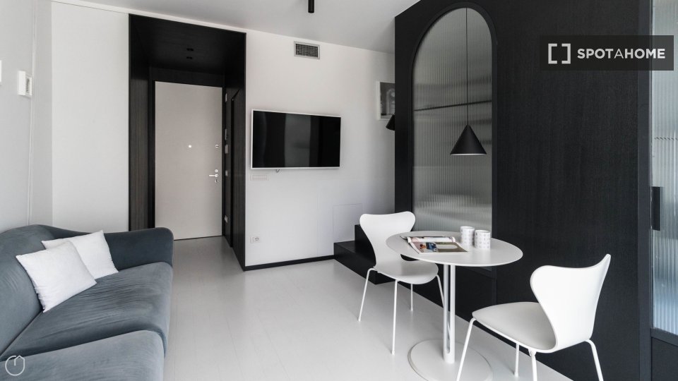 Apartment Milan, 1 bed, 43m² — photo 2