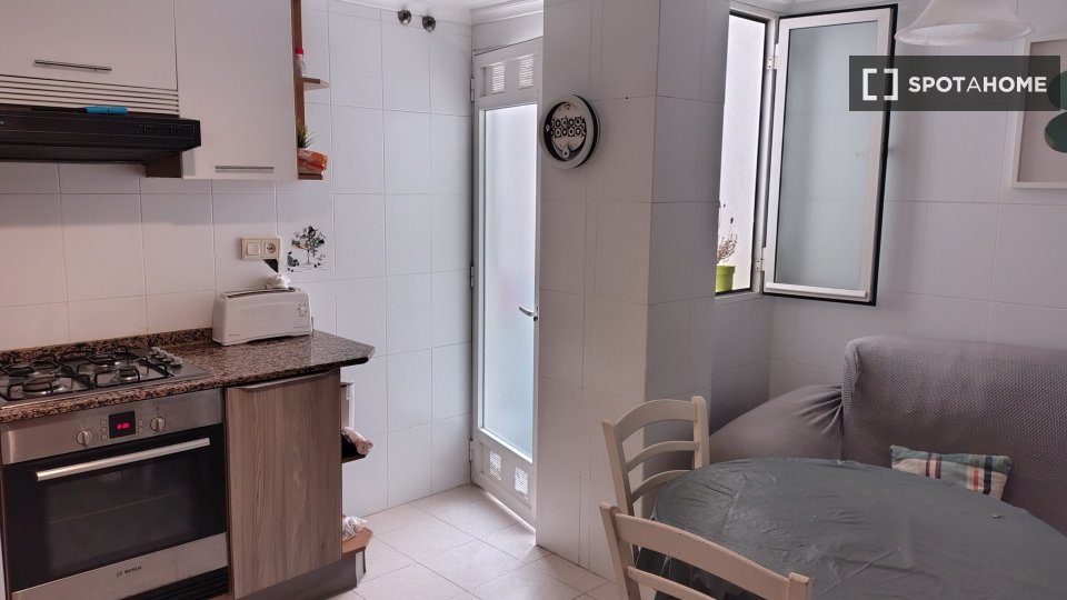 Double room Valencia, 4 beds, 105m² — photo 40