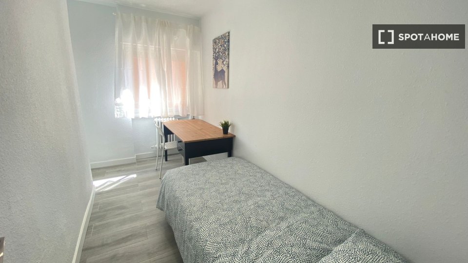 Double room Madrid, 7 beds — photo 7