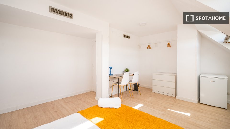 Double room Madrid, 17 beds — photo 17