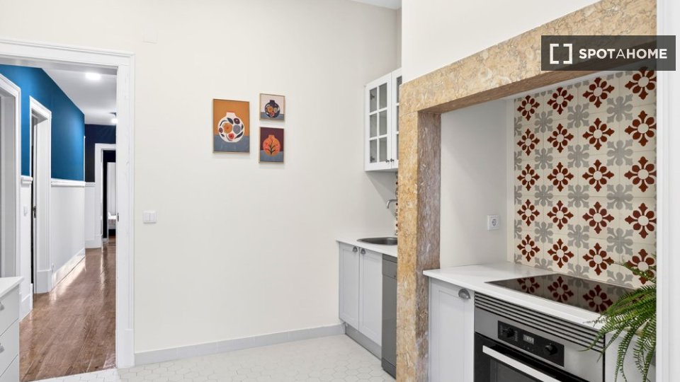 Double room Lisbon, 5 beds — photo 17