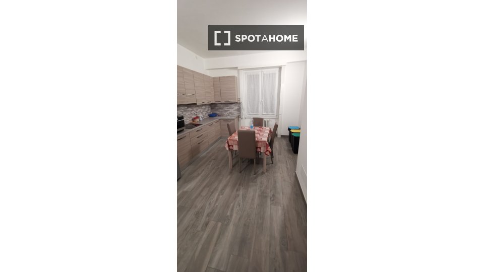 Double room Milan, 3 beds, 80m² — photo 2