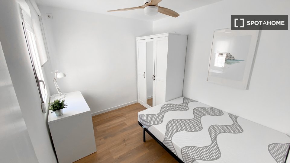 Double room Valencia, 5 beds, 110m² — photo 14