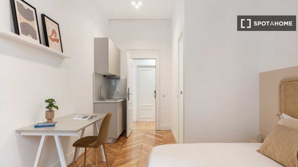 Habitación doble Madrid, 12 habitaciones — foto 18