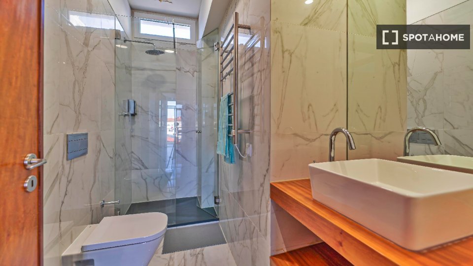 Double room Lisbon, 6 beds — photo 17