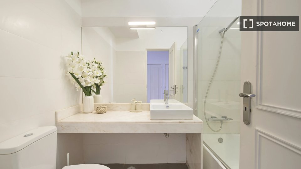 Double room Lisbon, 7 beds — photo 9