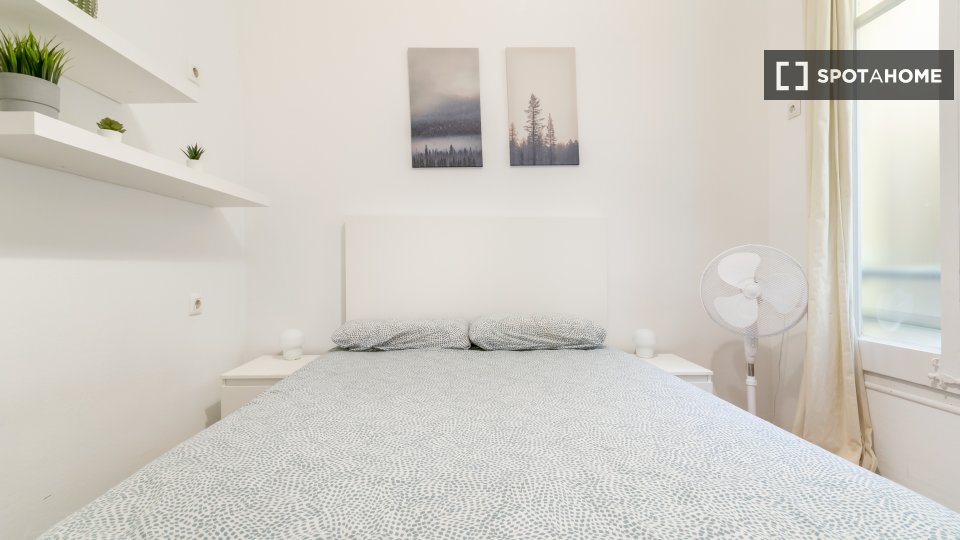 Double room Barcelona, 19 beds, 320m² — photo 3