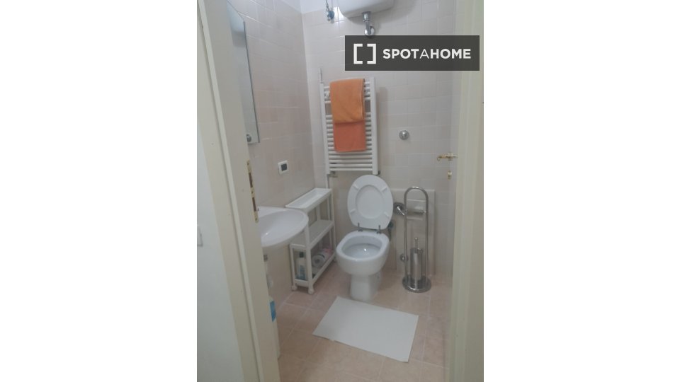 Double room Rome, 3 beds — photo 17