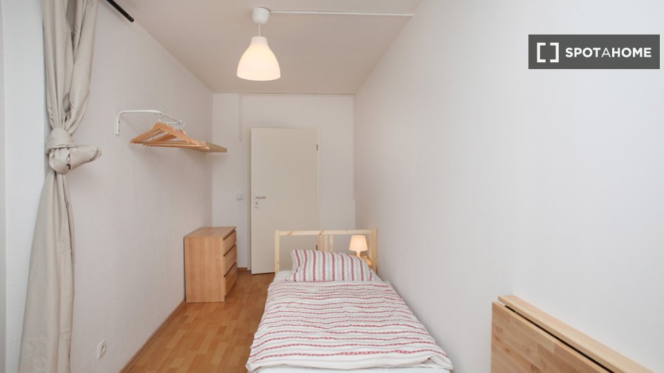 Double room Berlin, 3 beds — photo 1