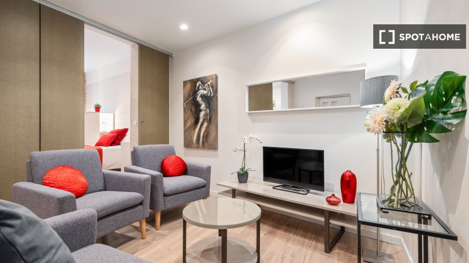 Apartamento de 2 dormitorios en alquiler en Embajadores, Madrid