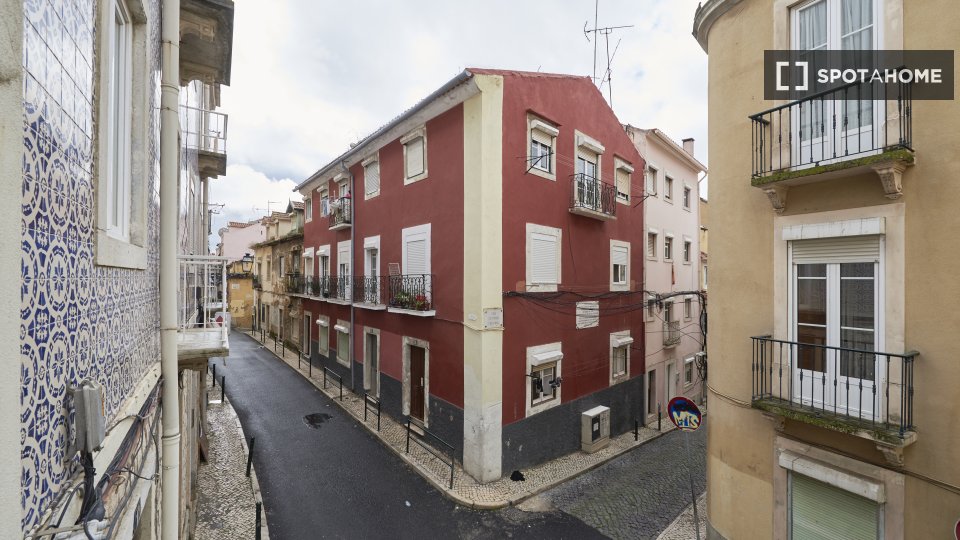 Double room Lisbon, 4 beds — photo 17