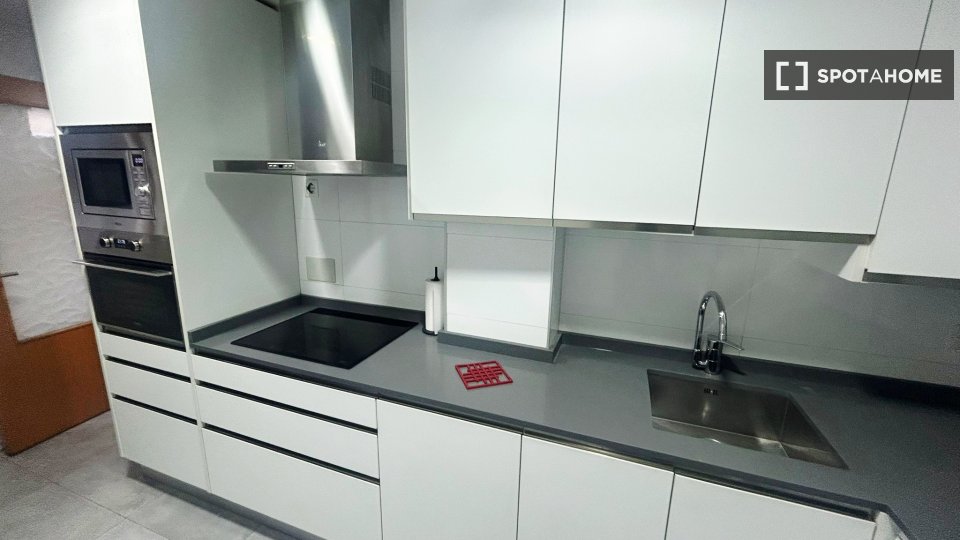 Apartment Santander, 4 beds, 80m² — photo 1