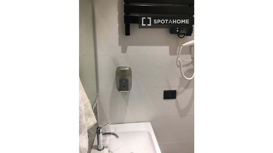 Double room Turin, 1 bed — photo 15