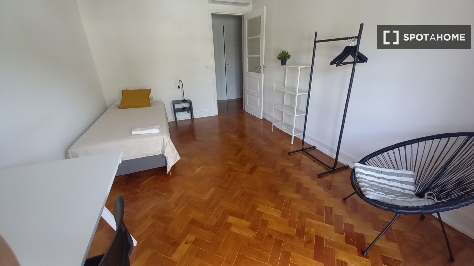 Double room Lisbon, 5 beds, 130m² — photo 17
