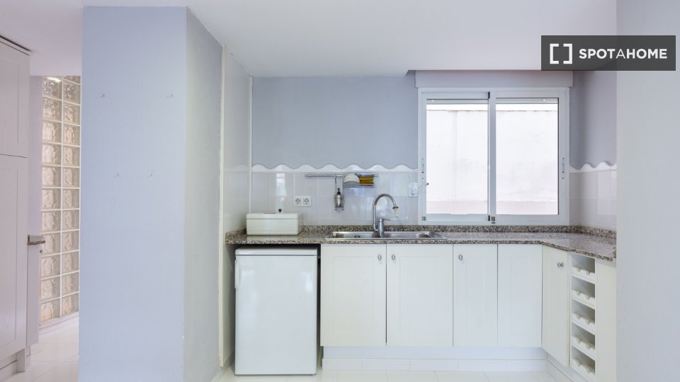 Double room Valencia, 3 beds, 90m² — photo 8