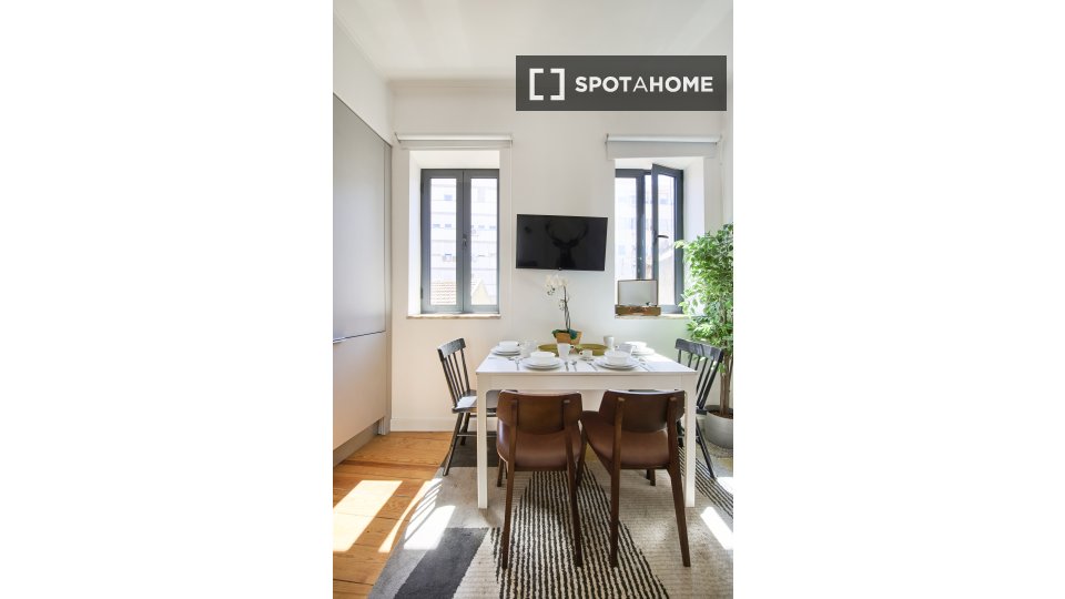 Apartment Lisbon, 2 beds, 45m² — photo 9