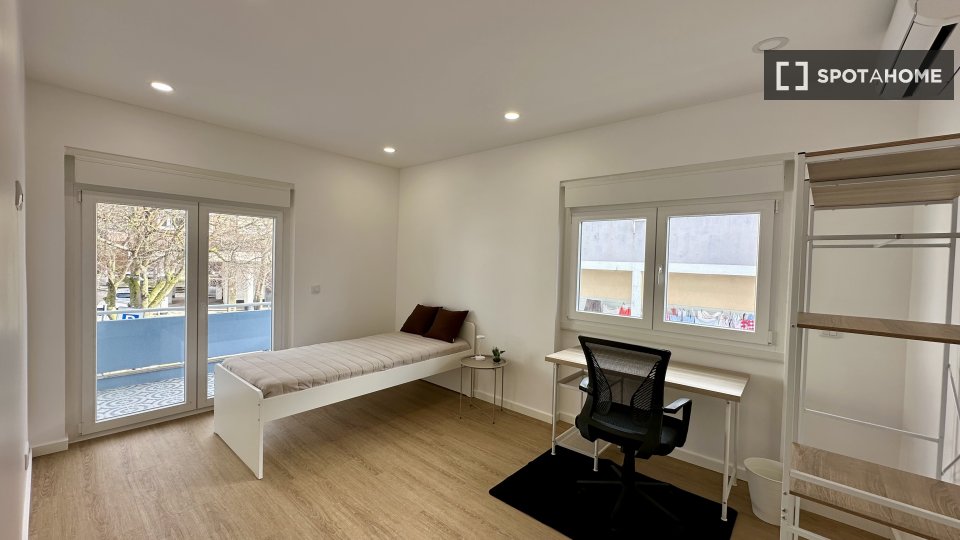 Double room Lisbon, 2 beds, 45m² — photo 8