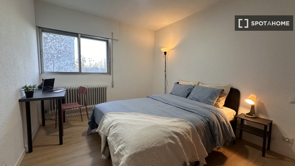 Double room Madrid, 5 beds, 110m² — photo 10