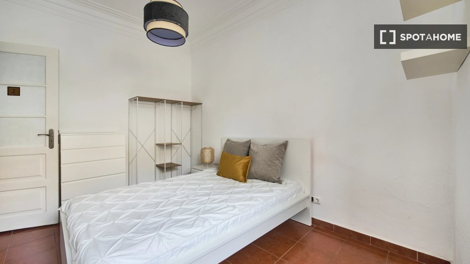 Double room Lisbon, 4 beds — photo 13