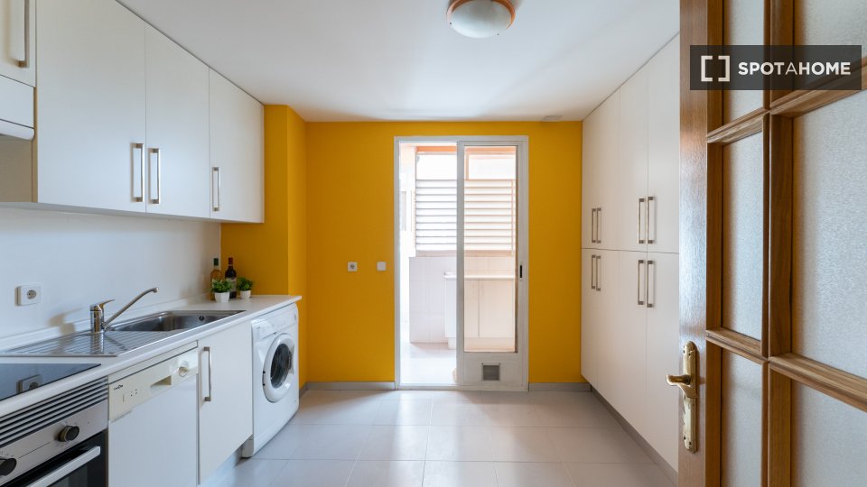 Double room Madrid, 5 beds — photo 4