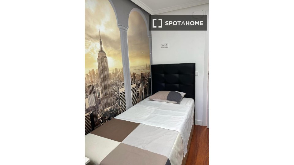 Double room Madrid, 3 beds — photo 14