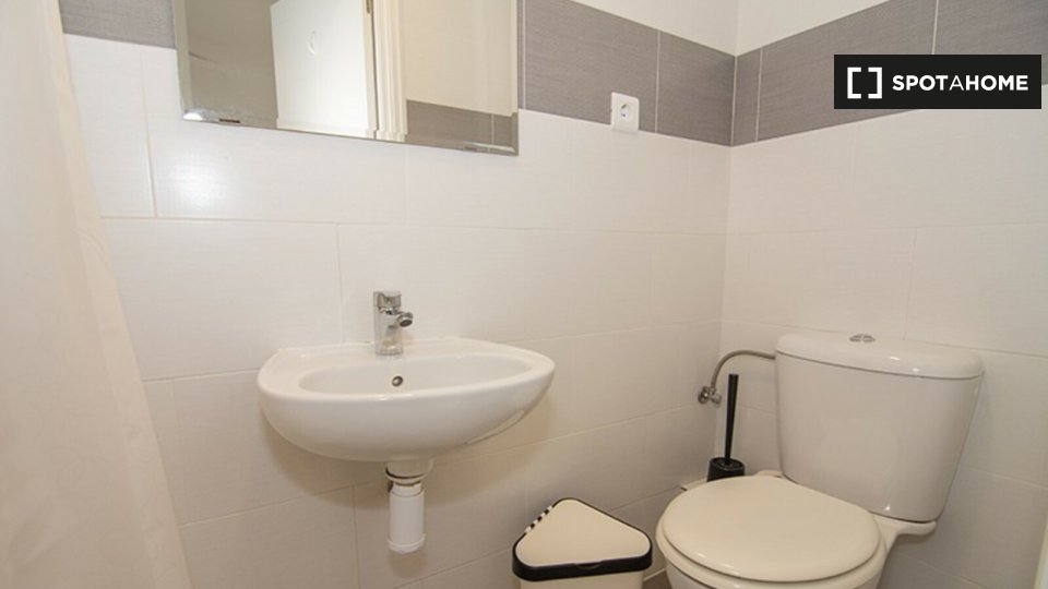 Double room Valencia, 3 beds, 90m² — photo 3