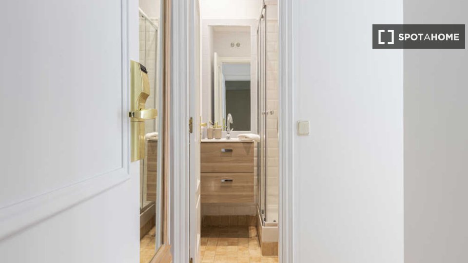 Double room Madrid, 41 beds — photo 38